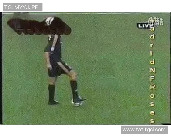 足球头顶经典瞬间揭秘 哪位球星凭借这一动作成为传奇人物